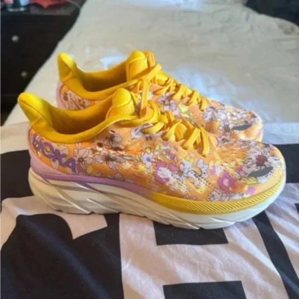 Hoka Clifton 8 free people floral pink yellow